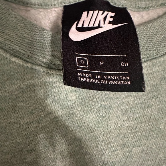Women’s Nike Crew - Small - Picture 2 of 3